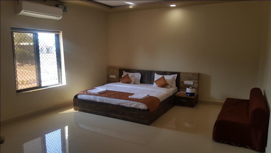 Hotel Shehnai Garden Khurai Exterior foto